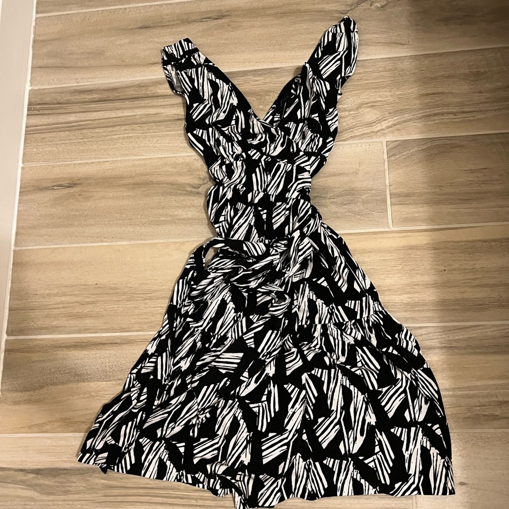 Black and white v neck dress